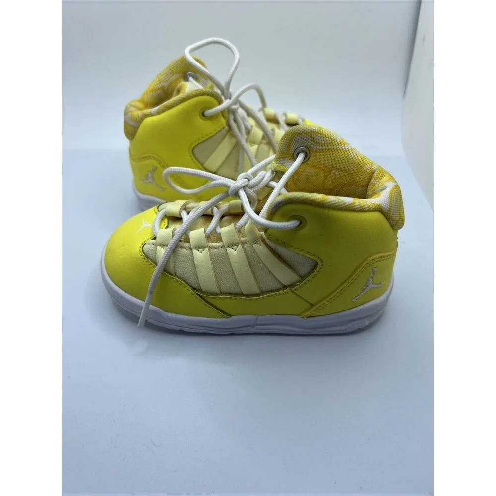 Nike Jordan Max Aura 'Dynamic Yellow' US SIZE 7C AQ9250-701 Shoes Citron EUC